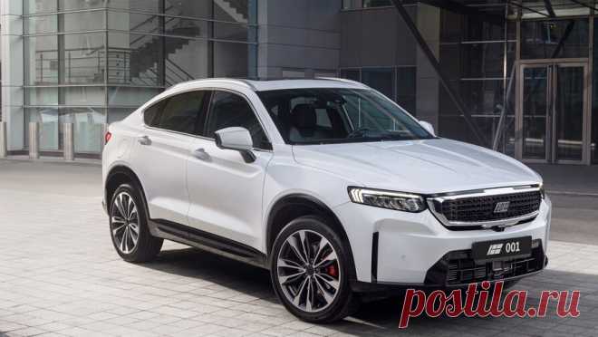 Китайский автоконцерн Geely скрылся в России под маскировочным брендом Knewstar. В России появился новый автомобильный бренд Knewstar. Первым кроссовером марки станет переименованный Geely Tugella. В дальнейшем модельный ряд новой фирмы могут дополнить седаны и паркетник Geely. По мнению опрошенных "Газетой.Ru" экспертов, Россию ждет появление и других маскировочных брендов -- с их помощью работающие в стране китайские компании пытаются обезопасить себя от санкций США и Евросоюза.