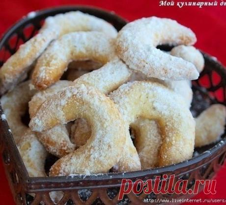 Очень и очень вкусные, рассыпчатые, тающие во рту ванильные рогалики