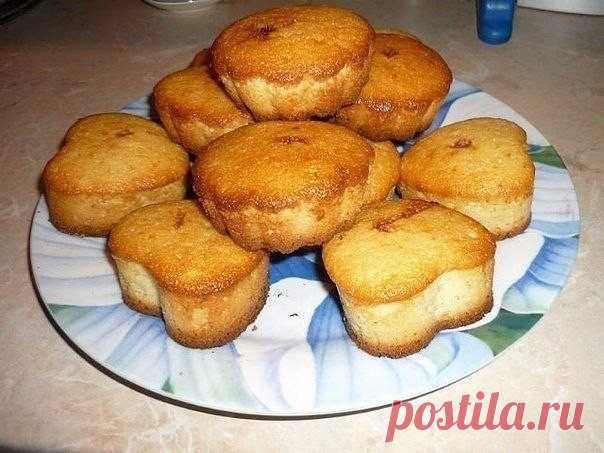 Простые и очень быстрые кексы из манки