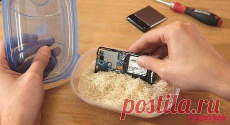 Уронили телефон в лужу?...