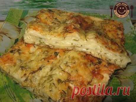 Подборка самых вкусных, полезных и сытных пирогов

1. ПИРОГ С МЯСОМ 

Ингредиенты:

2 яйца 
0.5 ч. ложка соли 
1 стакан муки 
1 стакан кефира 
0.5 ч. ложка соды 

Начинка: 
300 гр фарша 
2-3 луковицы, порезать кубиками 
соль, перец — по вкусу 

Приготовление:

Кефир перемешиваем с содой и оставляем минут на 5. Затем добавляем остальные ингредиенты и хорошо перемешиваем. Смазываем форму маслом, посыпаем мукой и выливаем половину теста. Выкладываем подготовленную начинку (фа...