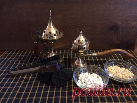 Аромат, сопровождающий все церковные обряды... Храм - это особое место. Туда можно прийти просто так, ради того, чтобы помолиться в тишине и одиночестве. Вырваться из нашего шумного мира с его бесконечной спешкой и суетой. Помолиться перед иконами, поставить свечи...