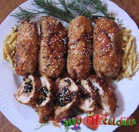 Рулет из куриного филе с черносливом в духовке