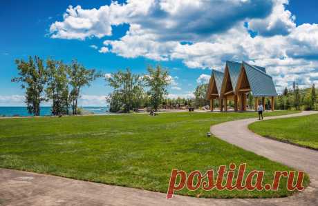 The 10 most beautiful places to walk in Toronto Toronto is blessed with many beautiful places to walk, from pretty streets to lakefront promenades. For all the choice we enjoy, there are a number...