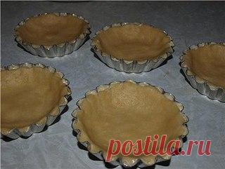 Самое классное тесто для корзиночек 

Корзиночки получаются настолько вкусными, что после этого теста не хочется пробовать никакое другое. Это, наверное, самое классное тесто для корзиночек, которое я пробовала. 

Корзиночки рассыпчатые, мягкие, настолько хрупкие, что нужно очень осторожно их вынимать из формочек. Ну, а в сочетании с густым джемом и вкусным белковым кремом - просто песня! Кстати, и для жульена отлично подходят. 
Показать полностью…
