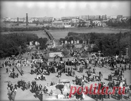 #citystreetsфото #donetsk #донецк
Сталино. 1954 год. 

Фото Е. Халдея