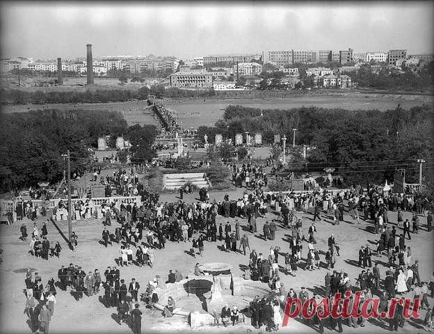 #citystreetsфото #donetsk #донецк
Сталино. 1954 год. 

Фото Е. Халдея