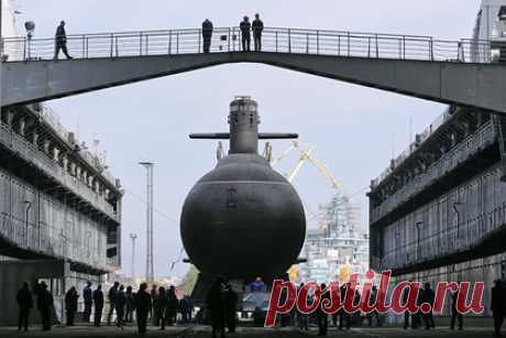 Раскрыты преимущества российских подлодок. В России завершились испытания нового гидроакустического комплекса «Лира». В его состав вошла новая пассивная носовая антенна и аппаратура обработки информации, которые повысили эффективность работы. Новый гидроакустический комплекс получила подводная лодка проекта 677 «Лада».