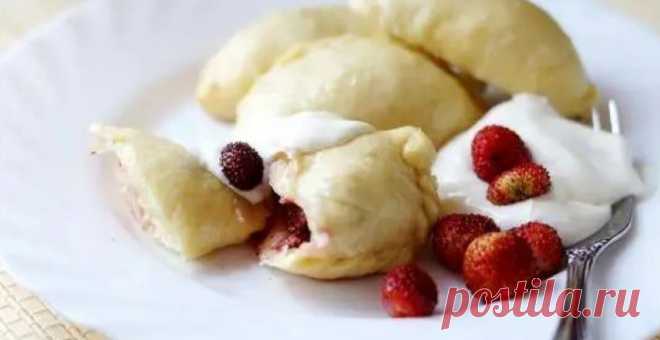 ВАРЕНИКИ ДРОЖЖЕВЫЕ С ЯГОДАМИ И ЯБЛОКАМИ, ПРИГОТОВЛЕННЫЕ НА ПАРУ (БЕЗ ЯИЦ)