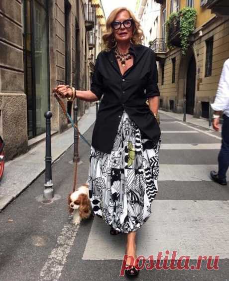 "Бохо"- знаменитости.
Уроки от Джардини)
Роселла Джардини - миланская смесь элегантности и экстравагантности!
Если вы думаете, что 64 года - подходящий возраст, чтобы целыми днями пить кофе с подружками, то мисс Джардини думает иначе)
Чувству стиля Раселлы завидуют многие.....
Вот  четыре модных совета от одной из самых креативных женщин мира моды))
 - Смелость в сочетаниях)
Мы с вами иногда так неуверены в себе....
Вечно эти наши сомнения - "а если это не сочетаются..?", ...