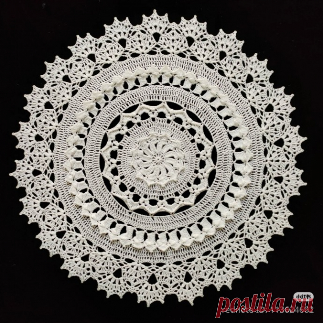 ​Изумительной красоты салфетка Изумительной красоты салфеткаЕсли класть ее под утреннюю чашку чая, утро будет по-настоящему добрым.