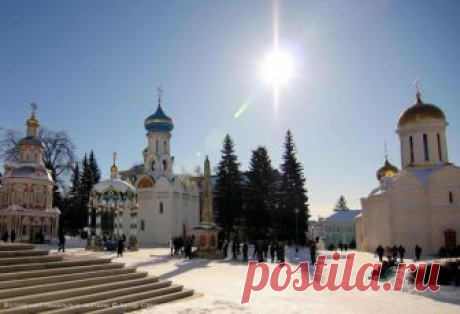 Исторические места Подмосковья 

Многие из этих достопримечательностей занесены в список всемирного наследия ЮНЕСКО, и некоторые находятся совсем рядом — не упустите возможность полюбоваться их красотой! 

1. Коломенский кремль 
Финалист конкурса 2013 года «Россия 10», Коломенский Кремль стал лучшим визуальным символом страны. Он был построен в начале XVI века при царе Василии III. Несмотря на то, что от мощного фортификационного сооружения осталось несколько башен и фрагм...