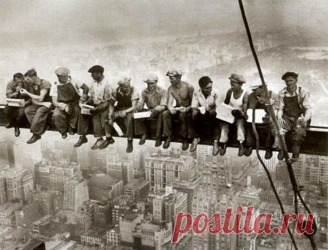 *Как строились небоскребы в Нью-Йорке*

Теперь понято, почему иногда пишут - ОТВАЖНЫЕ строители.