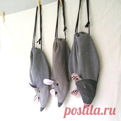 Детские рюкзачки, сумочки своими руками - рыбки и мышки. Шитье из ткани / Сумочки, пеналы, чехол для мобильного, для айпада своими руками - выкройки, фото / КлуКлу. Рукоделие - бисероплетение, квиллинг, вышивка крестом, вязание