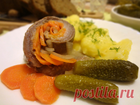 Селедочные рулетики с морковью и луком