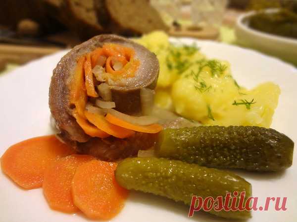 Селедочные рулетики с морковью и луком