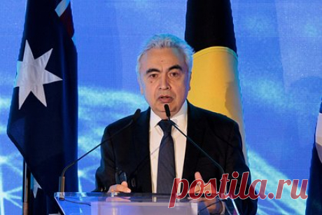 Европе предрекли проблемы с запасами газа к концу 2023 года. Глава Международного энергетического агентства Фатих Бирол заявил, что страны ЕС могут пережить грядущую зиму без серьезных перебоев в поставках и отключений электричества благодаря заполненности хранилищ. При этом, по его словам, не исключены возможные проблемы с запасами газа к концу 2023 года.