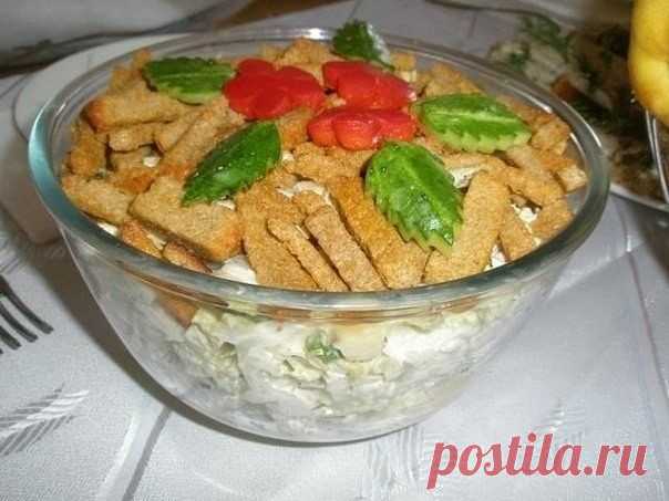 ОБАЛДЕТЬ С АНАНАСОМ !!!  **Копч/кура, конс/ананас, Пекин/капуста  - всё кубик, сыр 100г -тёрка. Смешай с майонезом. *Подача: сверху сухарики.
