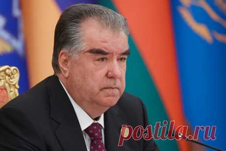 Президент Таджикистана поручил улучшить преподавание русского в стране. Президент Таджикистана Эмомали Рахмон обратился с ежегодным посланием к парламенту. В частности, в своей речи он высказался о необходимости улучшить преподавание иностранных языков в вузах страны, в первую очередь — русского и английского как признанных ООН языками международного общения.