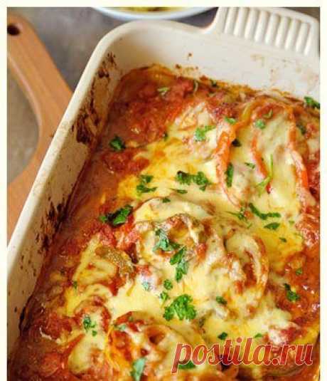 Курица «Пикассо».
Очень нарядный и вкусный вариант основного блюда. 
https://eda.ru/recepty/osnovnye-blyuda/kurica-pikasso..