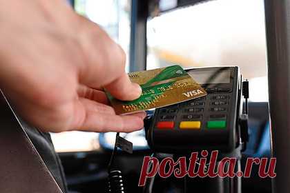 Названа опасность зарплатных карт. Банк может подключить держателю зарплатной карты услугу овердрафта, сказал генеральный директор БКИ «Эквифакс» Олег Лагуткин. Овердрафт — услуга, которая позволяет списывать со счета больше денег, чем на нем есть, то есть уходить в минус по карте. Это отмирающий вид кредитования физических лиц, считает эксперт.