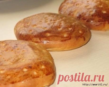 Лепёшки на сметанном тесте Лепёшки на сметанном тесте может приготовить любая хозяюшка на кухне, даже начинающая изучать азы приготовления разных блюд. Рецепт настолько простой, а результат просто потрясающий. Вкусные и мягкие. Их можно жарить и печь...