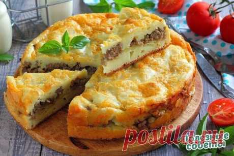 Заливные пироги 

Такие пироги готовятся очень быстро, из простых продуктов, можно сказать, что это бюджетный вариант очень вкусного обеда или ужина. 

Если у вас мало времени, но вы хотите побаловать своих родных вкусной домашней выпечкой, то этот рецепт заливного пирога для вас!

Для теста 

250 гр. муки 
250 гр. сметаны 
250 гр. майонеза 
6 яиц 
1 ч. ложка соли 
20 гр. разрыхлителя 

Для начинки 

4 крупные картофелины 
1 луковица 
2 банки рыбных консервов (350гр.) 
зел...