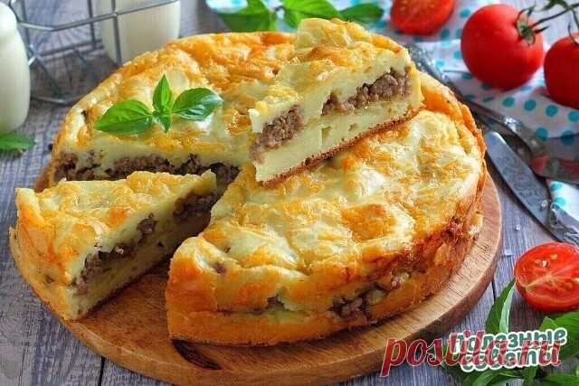 Заливные пироги 

Такие пироги готовятся очень быстро, из простых продуктов, можно сказать, что это бюджетный вариант очень вкусного обеда или ужина. 

Если у вас мало времени, но вы хотите побаловать своих родных вкусной домашней выпечкой, то этот рецепт заливного пирога для вас!

Для теста 

250 гр. муки 
250 гр. сметаны 
250 гр. майонеза 
6 яиц 
1 ч. ложка соли 
20 гр. разрыхлителя 

Для начинки 

4 крупные картофелины 
1 луковица 
2 банки рыбных консервов (350гр.) 
зел...