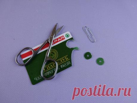 Пластиковая карта и обычная скрепка. Как при помощи нехитрых материалов сделать так, чтобы у игрушки вращались голова и лапки
Рассказываю и показываю, что можно сделать из пластиковой карты и обычной металлической скрепки. Полезный мастер-класс для тех, кто хочет попробовать создавать подвижные игрушки, но не …
Читай дальше на сайте. Жми подробнее ➡