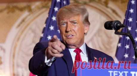 ТРАМП: ФУЭНТЕСА В МАР-А-ЛАГО ПРИВЁЗ С СОБОЙ КАНЬЕ УЭСТ Встреча Дональда с Ником Фуэнтесом стала поводом для большого скандала и критики со стороны друзей-республиканцев Ник Фуэнтес — радиоведущий, блогер и публицист, довольно скандальный. Он максимально близок к нормальному определению того, что принято называть белым супрематизмом. Фуэнтоса также обвиняют в отрицании Холокоста, что тот опровергает. Но в целом человек, скажем так, странный и часто делающий сомнительные выс...
