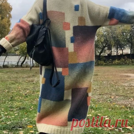 Деда Мороза вызывали? 😜 Все дело в шапке. На днях вышла в свет в своём уже любимом и пока единственном пальто из #дундага. За бортом +6. В нем тепло и даже жарко! А уши замёрзли. Вернувшись домой, решила связать из такой же пряжи шапку. Думала, будет комплект к пальто и все такое... 🤪
Связать-то связала, но мне это напомнило образ Деда Мороза. 🤪🤩 Пока с дочкой сегодня снимали видео и делали фото, нахохотались вволю! 

Пожалуйста!!! Не пишите мне о том, что я сама...