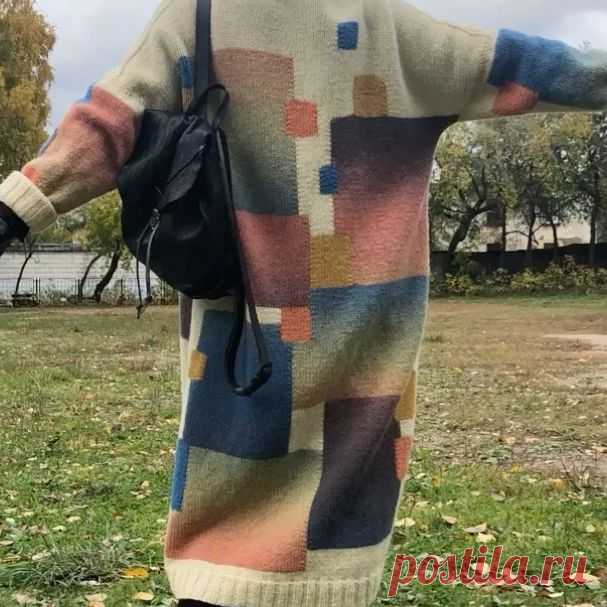 Деда Мороза вызывали? 😜 Все дело в шапке. На днях вышла в свет в своём уже любимом и пока единственном пальто из #дундага. За бортом +6. В нем тепло и даже жарко! А уши замёрзли. Вернувшись домой, решила связать из такой же пряжи шапку. Думала, будет комплект к пальто и все такое... 🤪
Связать-то связала, но мне это напомнило образ Деда Мороза. 🤪🤩 Пока с дочкой сегодня снимали видео и делали фото, нахохотались вволю! 

Пожалуйста!!! Не пишите мне о том, что я сама...