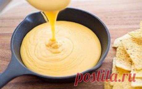 ТОП-5 ВКУСНЕЙШИХ СОУСОВ И ЗАПРАВОК  
1) МАЙОНЕЗ ПРОВАНСАЛЬ
ИНГРЕДИЕНТЫ:
 Сахар -  чайной ложки
 Яйцо куриное - 1 штука
 Соль -  чайной ложки
 Горчица -  чайной ложки
 Сок лимонный -  чайной ложки
 Масло растительное - 150 г 
ПРИГОТОВЛЕНИЕ:
1. В миску или высокий стакан для блендера разбить яйцо, добавить горчицу, соль и сахар.
2. При помощи погружного блендера взбить ингредиенты до однородности. 
3. Не прекращая работу блендера, тонкой струйкой вливать подсолнечное масло, ...
