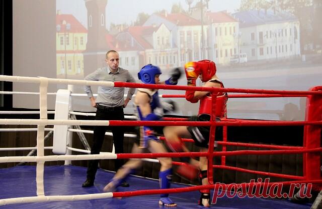 Посвящается памяти Шурупова Владимира Борисовича. 
Пусть невозможно прошлое вернуть
И боль унять лекарством долгих лет,
Друзья уходят – остается путь,
Друзья уходят – остается свет…