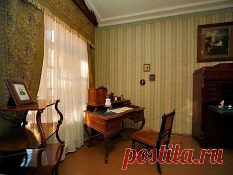 Casa di Fëdor Dostoevskij, a San Pietroburgo   |   Pinterest: инструмент для поиска и хранения интересных идей