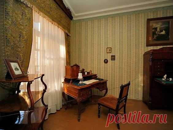 Casa di Fëdor Dostoevskij, a San Pietroburgo   |   Pinterest: инструмент для поиска и хранения интересных идей