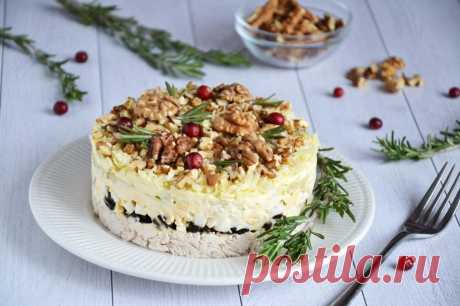 Салат курица с черносливом и грецким орехом Новогодний 2020 рецепт с фото пошагово и видео - 1000.menu