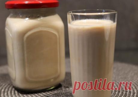 Домашняя ряженка, делается «сама», вкусная и очень густая

Получается она как крем. А активного времени на нее я трачу 15 минут. Все происходит само, не надо часами стоять около плиты и следить, чтобы молоко не пригорело или не убежало. Не надо включать духовку. В летнюю жару это очень актуально.
Если томить молоко традиционным способом, не стоит и затеваться с небольшим количеством. Надо готовить не меньше 5 литров, иначе невыгодно. А с этим рецептом можно приготовить и л...