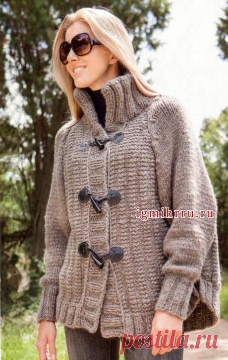 Теплый расклешенный кардиган с высоким воротником. Спицы