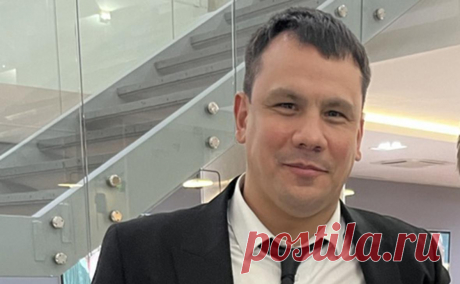 Актер из «Слова пацана» не признал вину в убийстве 12-летней давности. Актер из сериала «Слово пацана» Сергей Базанов, исполнивший роль члена группировки «Универсам» Демида, не признал вину в убийстве предпринимателя в 2011 году, сообщает пресс-служба московского главка Следственного комитета.