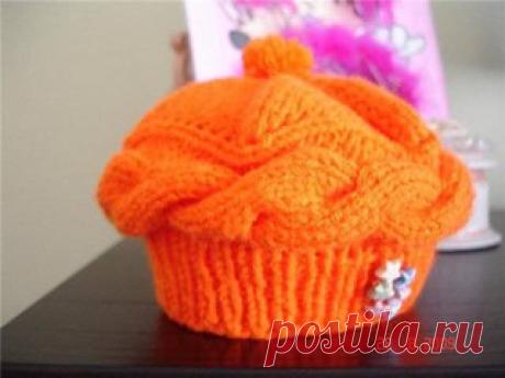 ВЯЖЕМ БЕРЕТ NAKO
набрать 16 петель
1 ряд: 3 изн,8 лиц(косичка),3 изн,1 лиц,1 накид,1 лиц
2 ряд и все изнаночные по рисунку
Показать полностью…