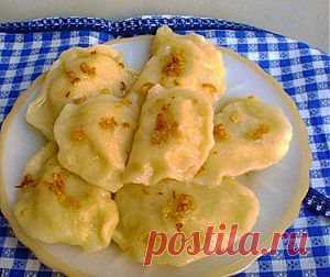 Вареники с картошкой из заварного теста — быстрое блюдо.