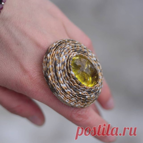 Красивейшее кольцо из кожи питона и крупного цитрина.💛
Магические свойства камня цитрина Эзотерики считают цитрин универсальным минералом. Такое ощущение, что магия этого камня способна на все. И это не так далеко от истины, ведь цитрин лечит от болезней, улучшает иммунитет, делает человека уверенным и более общительным, приносит удачу и вдохновение.
Размер кольца регулируется😉