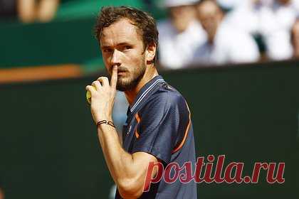 Теннисист Медведев поднялся в рейтинге ATP. Российский теннисист Даниил Медведев улучшил результаты в рейтинге Ассоциации теннисистов-профессионалов (ATP). Спортсмен поднялся с пятого на четвертое место после того, как дошел до четвертьфинала турнира серии ATP Masters 1000 в Монте-Карло. Лидирует в рейтинге серб Новак Джокович.