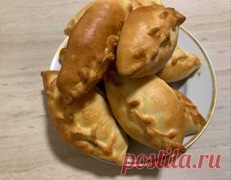 Пирожки из дрожжевого теста с тыквой, курагой и черносливом