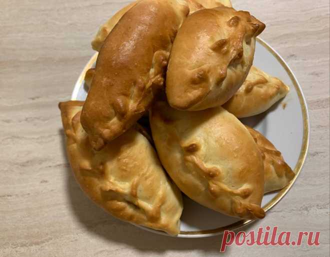 Пирожки из дрожжевого теста с тыквой, курагой и черносливом