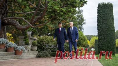 «Попытка отделить политику от экономики»: чем завершилась встреча Си Цзиньпина и Джо Байдена в Сан-Франциско. Председатель КНР Си Цзиньпин на переговорах с президентом США Джо Байденом призвал отменить односторонние санкции. Также, по его словам, обе страны должны не допустить скатывания в конфронтацию с «невыносимыми» последствиями. Схожую мысль по итогам переговоров высказал и Байден. Вместе с тем американский лидер отметил, что Вашингтон продолжит «активно конкурировать» с Пекином. По…