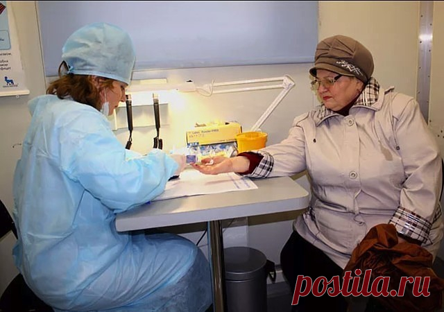 Вот как расшифровать анализ крови самостоятельно, без врача
Сохраните себе эту статью — вдруг пригодится!
Если у вас нет медицинского образования, вам будет трудновато разобраться в расшифровке анализа крови. Она составляется не для пациента, а для врача — это его задача понимать, что там написано.
Однако никогда не помешает иметь общее представление о том, что означают разные сокращения и циферки. По крайней мере те, которые врач зачем-то подчеркнул или обвёл кружком.
Kаk...