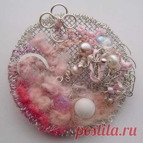 Брошки с металлической сеткой