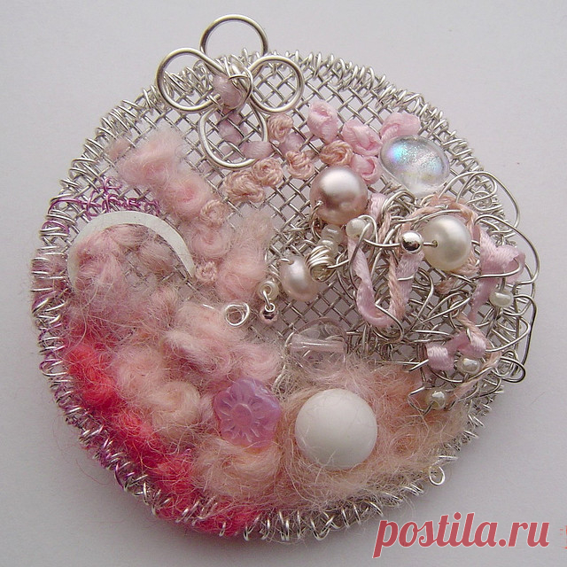 Брошки с металлической сеткой